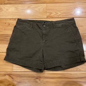 Womens Banana Republic Olive Khakis Shorts size 6